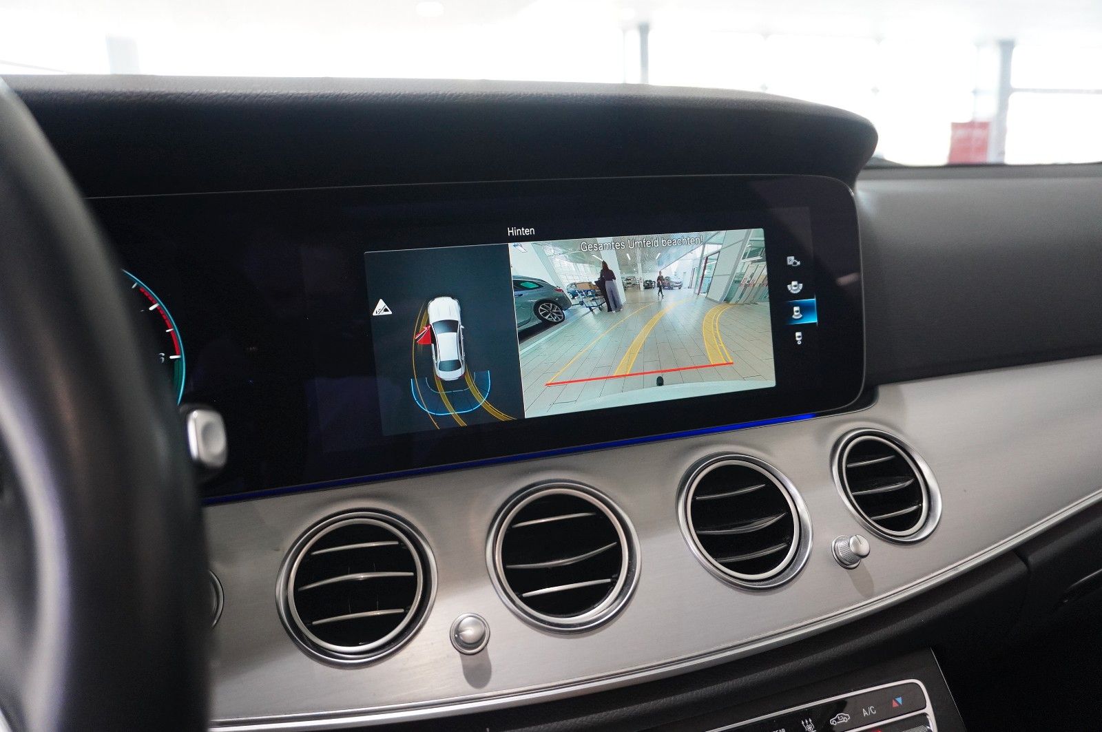 Fahrzeugabbildung Mercedes-Benz E 300E LIM. AVANTGARDE NAVI/LED/KAMERA/PANO./AHK