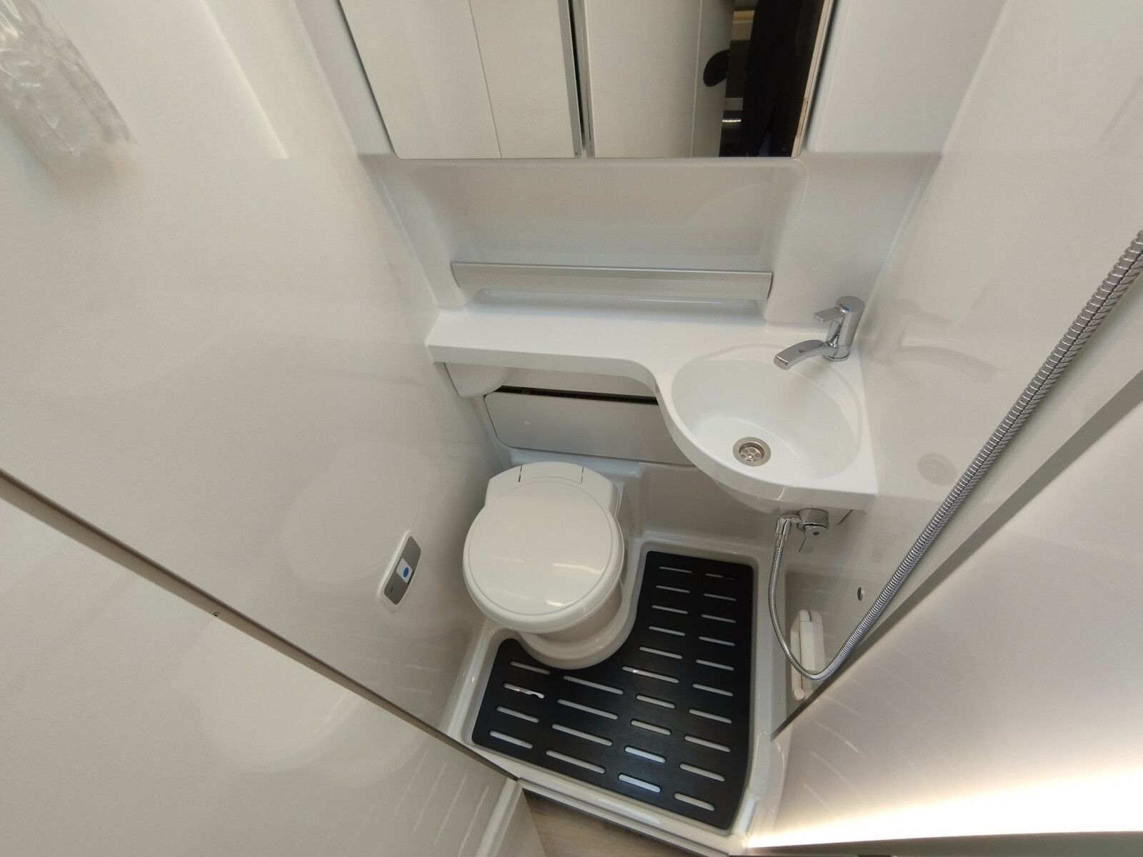 Fahrzeugabbildung Westfalia Columbus 641 E 180 PS 10795,- EUR Sondernachlass