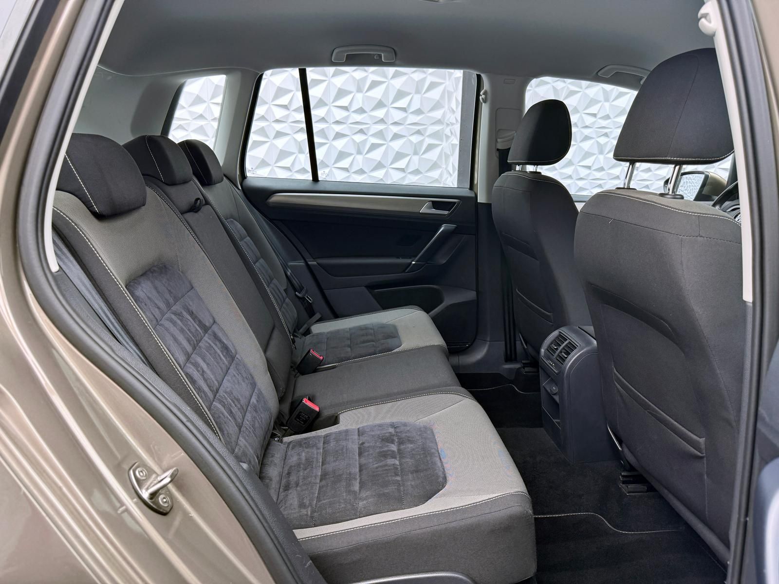 Fahrzeugabbildung Volkswagen 1.4 TSI/COMFORTLINE/SITZHZG/PDC/ALLWETTER/MASSGE