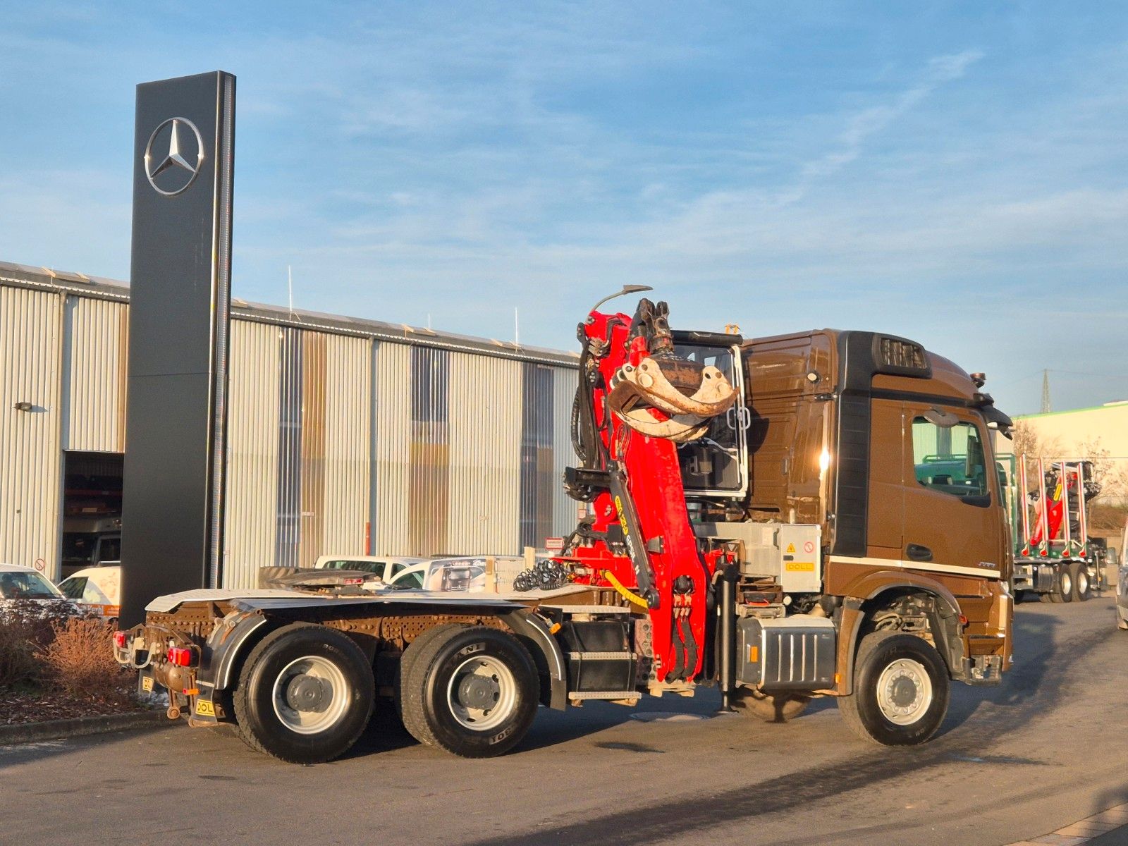 Fahrzeugabbildung Mercedes-Benz Arocs 3351 LS 6x6 Palfinger S260Z96 Y Crane