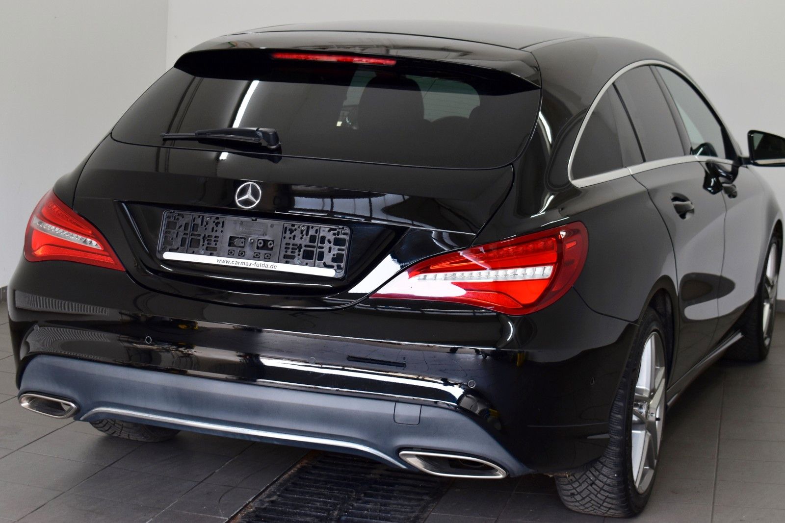 Fahrzeugabbildung Mercedes-Benz CLA 180 SB, Urban Leder,Navi,LED,8fach bereift!