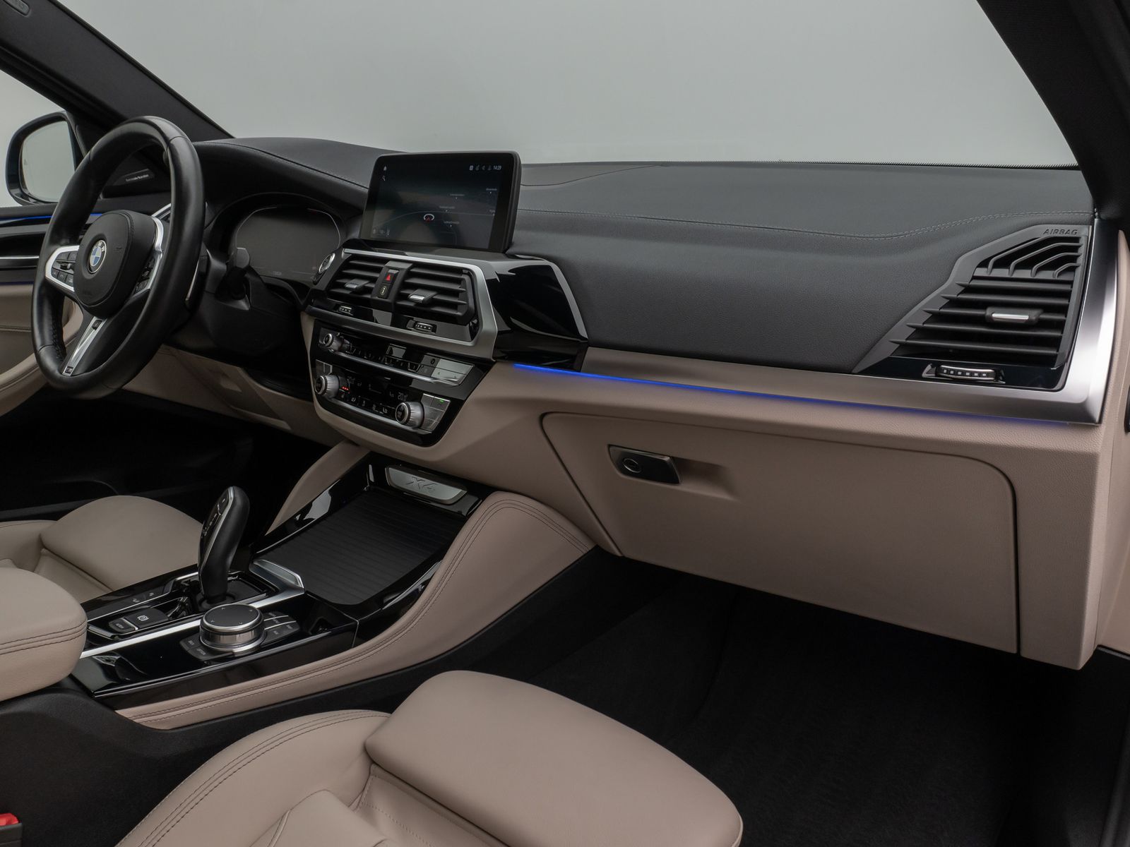 Fahrzeugabbildung BMW X4 xD30d M Sport Panorama Kamera HUD H/K AHK 21"