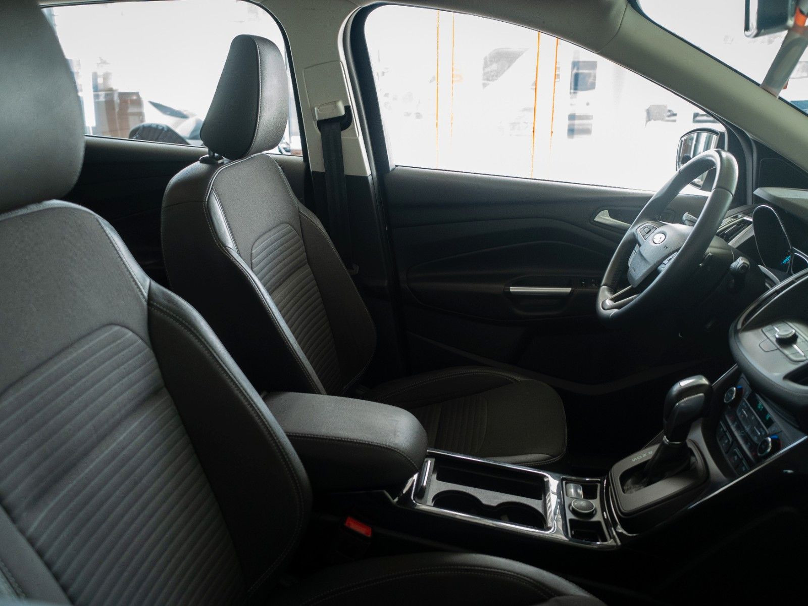 Fahrzeugabbildung Ford Kuga Titanium AUTOM./ALLRAD/NEUER MOTOR MIT 0 KM