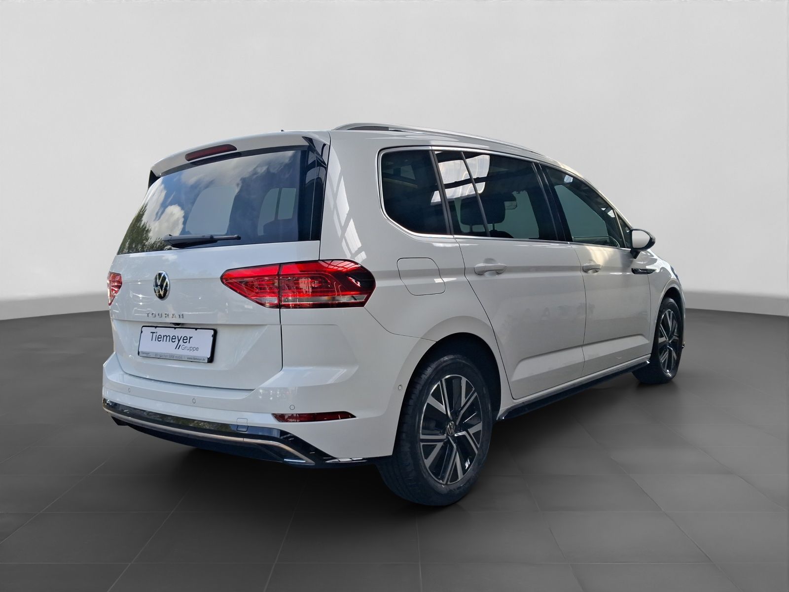 Volkswagen Touran 1.5 TSI DSG R-LINE PANO DYNAUDIO ASSIST D foto 3
