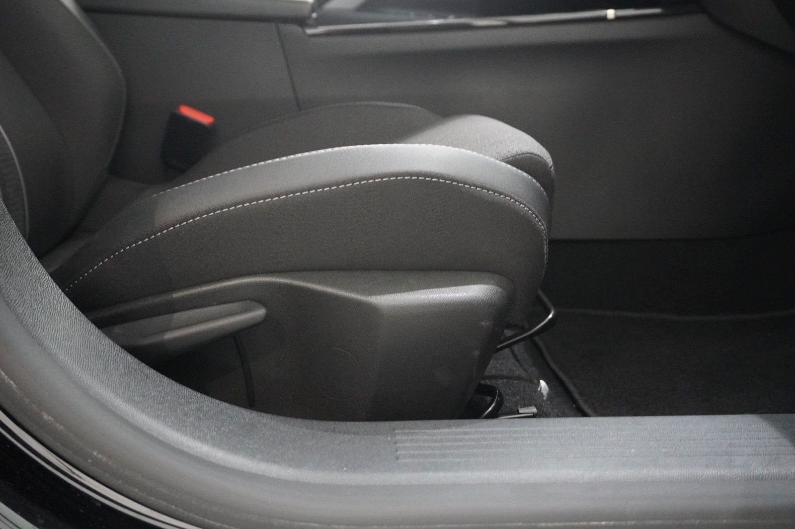 Fahrzeugabbildung Opel Astra L Lim. 1.6 HYBRID GS SPORT NAVI/LED/360°