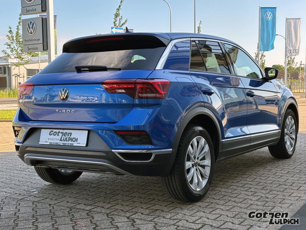Fahrzeugabbildung Volkswagen T-Roc Sport 1,5TSI Navi LED PDC ACC Winterpaket