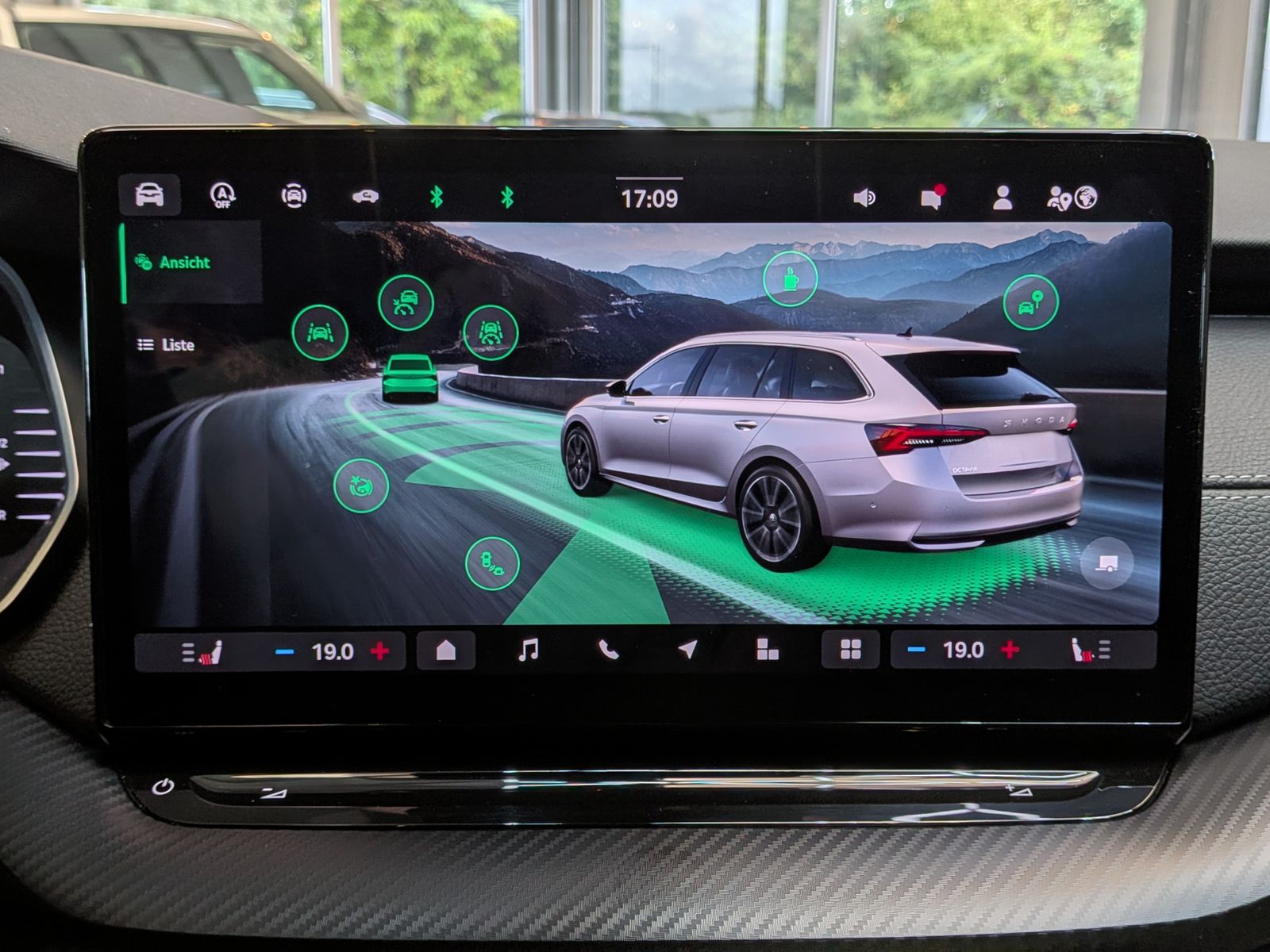 Fahrzeugabbildung SKODA Octavia 1.5 TSI Sportline MATRIX PANO AHK 5J-Gar