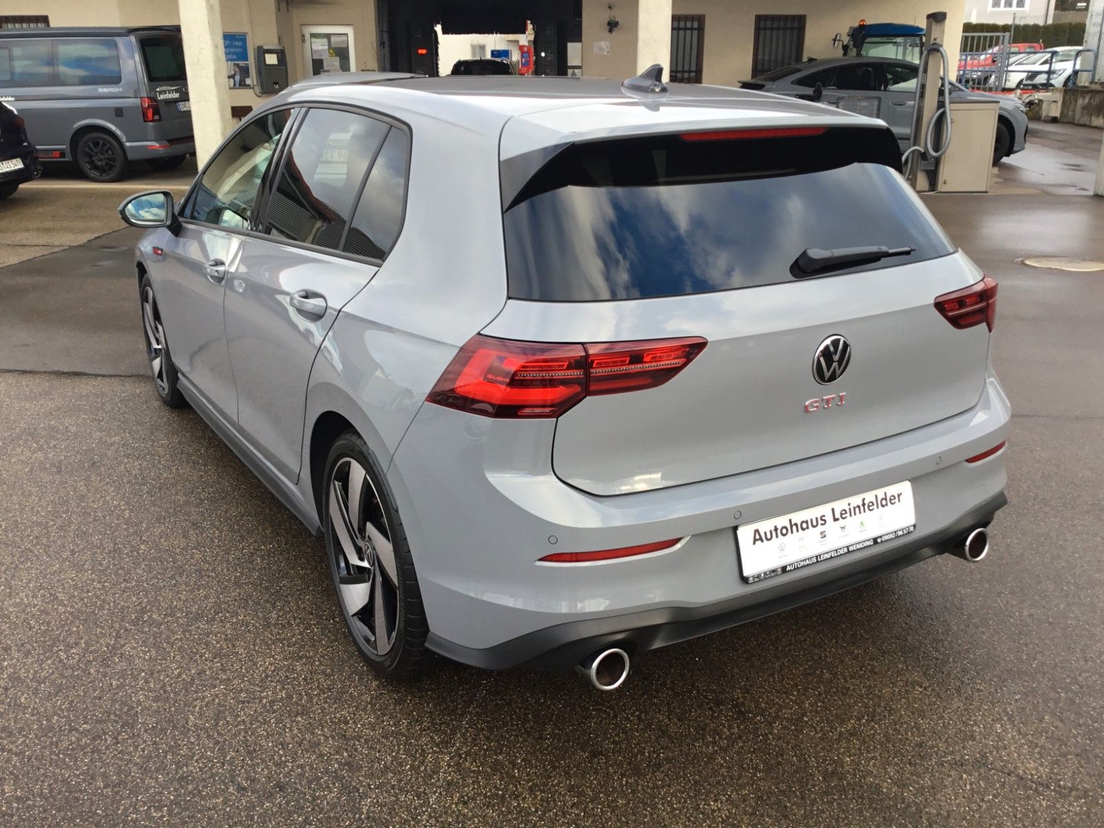 Fahrzeugabbildung Volkswagen Golf 2.0 TSI DSG GTI+Pano+18"+IQ Light