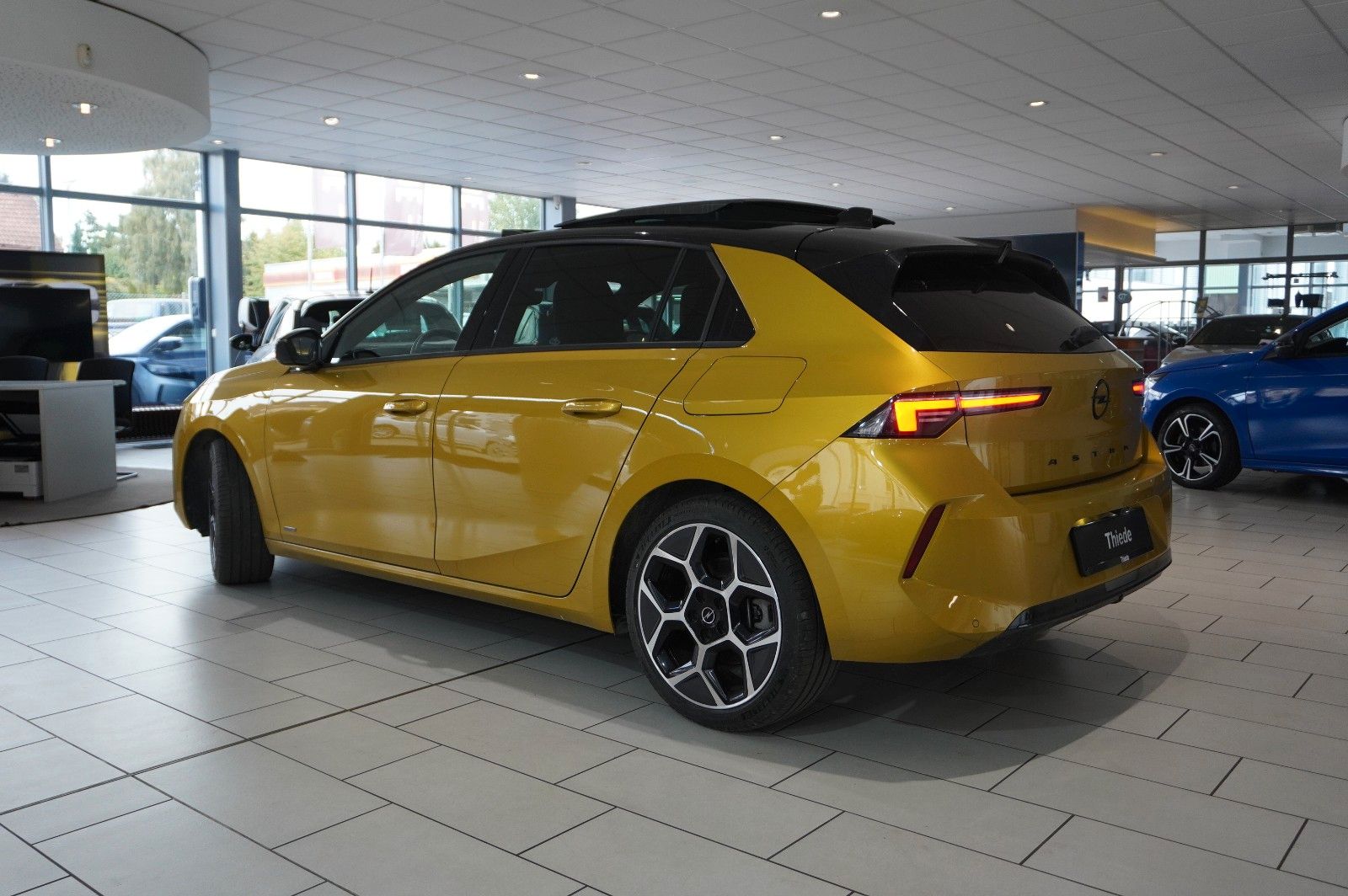 Fahrzeugabbildung Opel Astra L Lim. 1.6 HYBRID ULTIMATE NAVI/360°/HUD