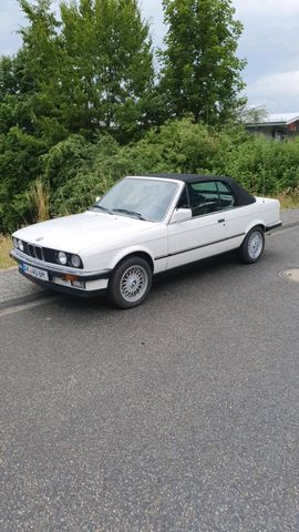 BMW E30 320i Oldtimer zu verkaufen