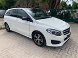 Mercedes-Benz B180  Zirrusweiß, Automatik, PDC, Navi, Panorama - Mercedes-Benz B 180 Gebrauchtwagen in Hamburg