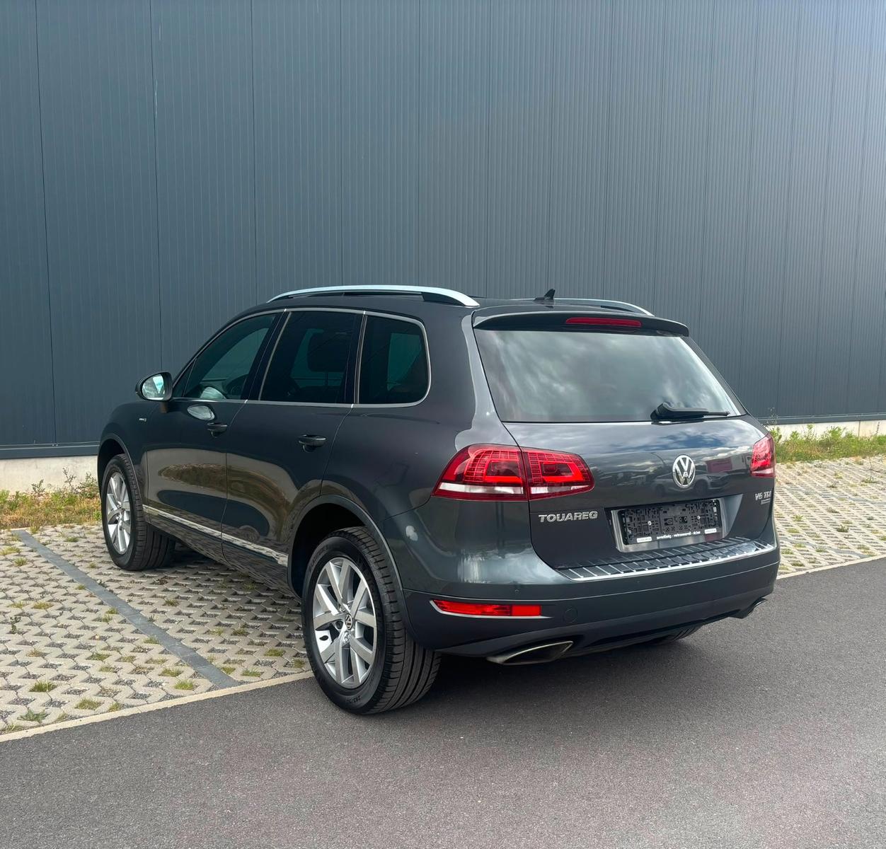VOLKSWAGEN TOUAR V6 TDI BMT EDITION 204ch - 4X4 - TOIT PANORAMIQUE - CUIR NAPPA - SIÈGES CHAUFFANTS - BI-XÉNON