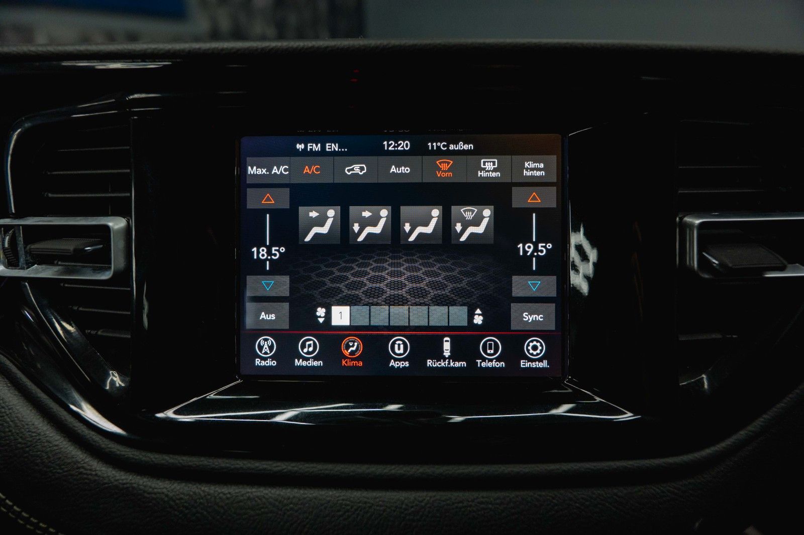 Fahrzeugabbildung Dodge Durango 5.7 V8 R/T SRT 4x4 Night-Paket Modell 22