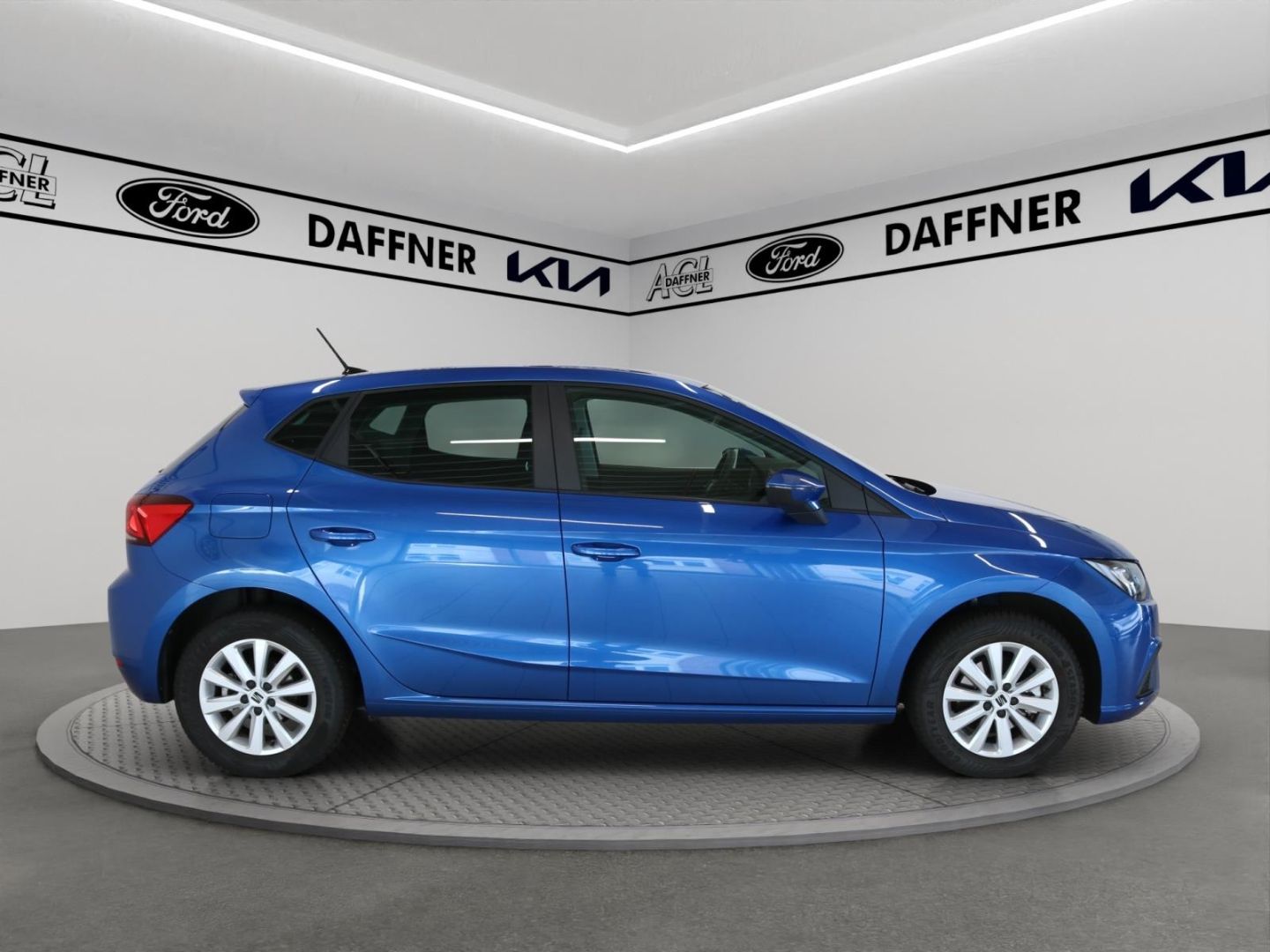 Fahrzeugabbildung SEAT Ibiza Style Navi Kamera LED Klimaautomatik Alu