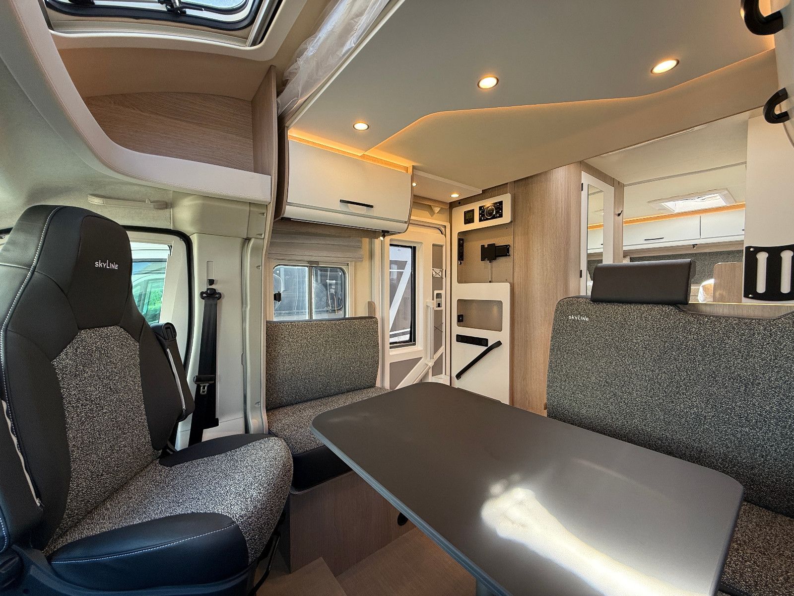 Fahrzeugabbildung Bürstner Lyseo Time Skyline 726G - Sie sparen 16.199€!