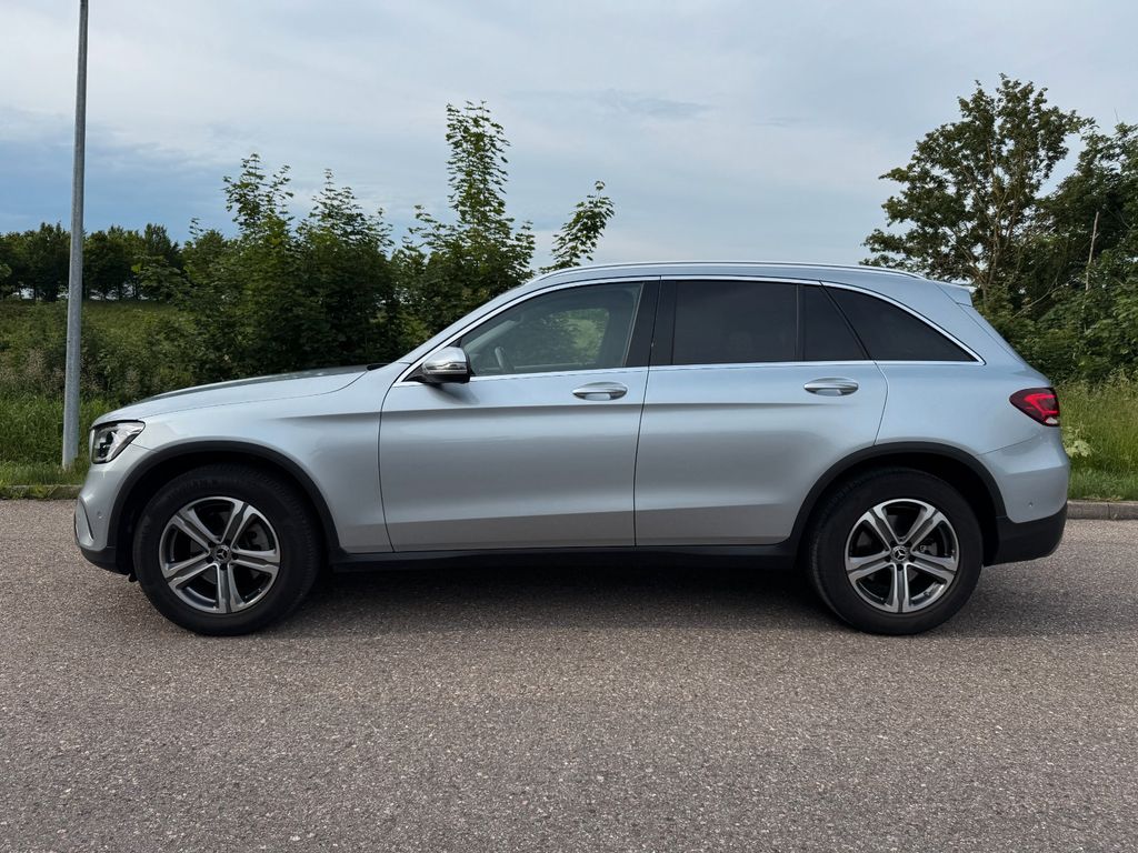 Mercedes-Benz GLC 220 d 4Matic,LED, AHK,R.Kam,Panorama,Mbux