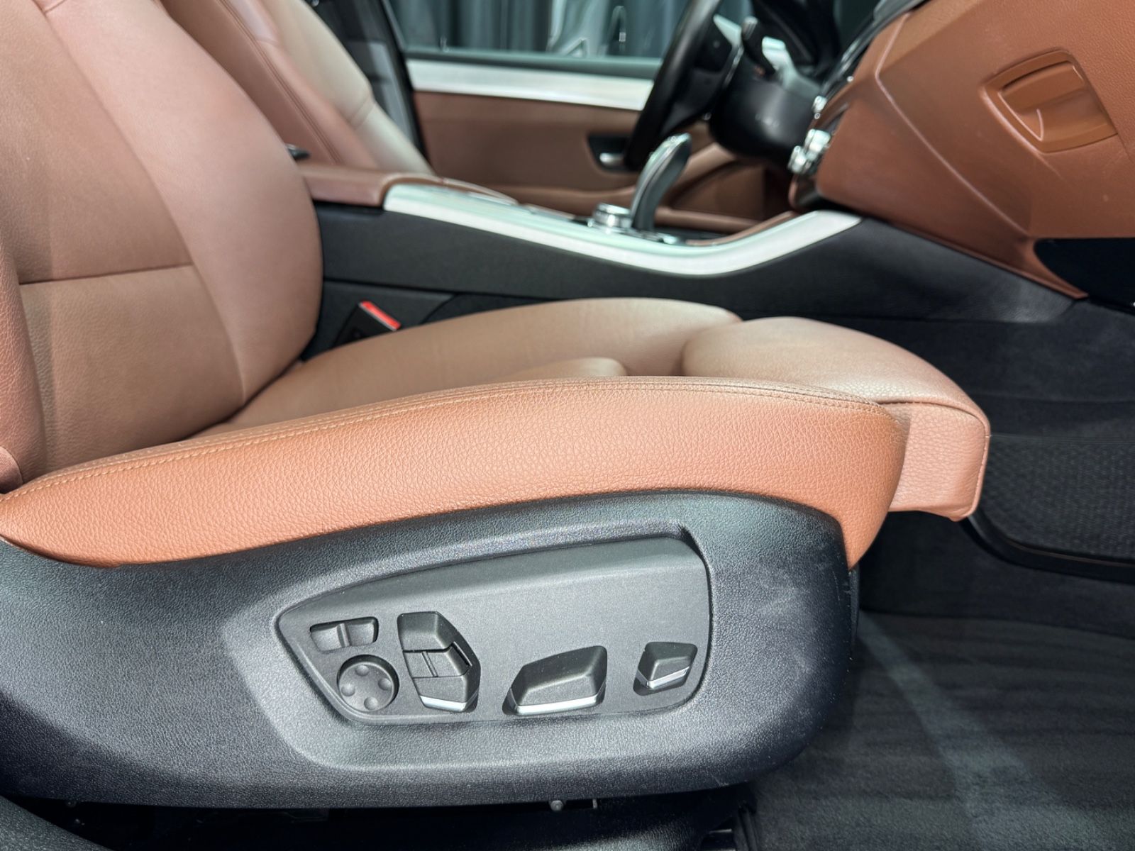 Fahrzeugabbildung BMW 535 d xDrive Touring|KOMFORTSITZE|PANO|M-PAKET|