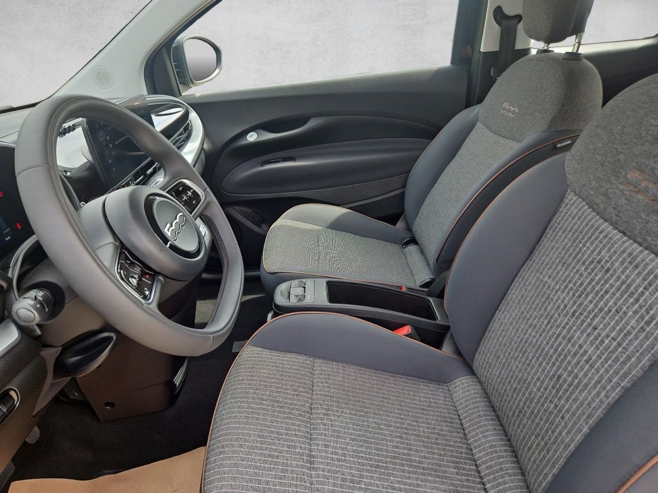 Fahrzeugabbildung Fiat 500 e Icon Navi PDC hinten Batterieprotokoll