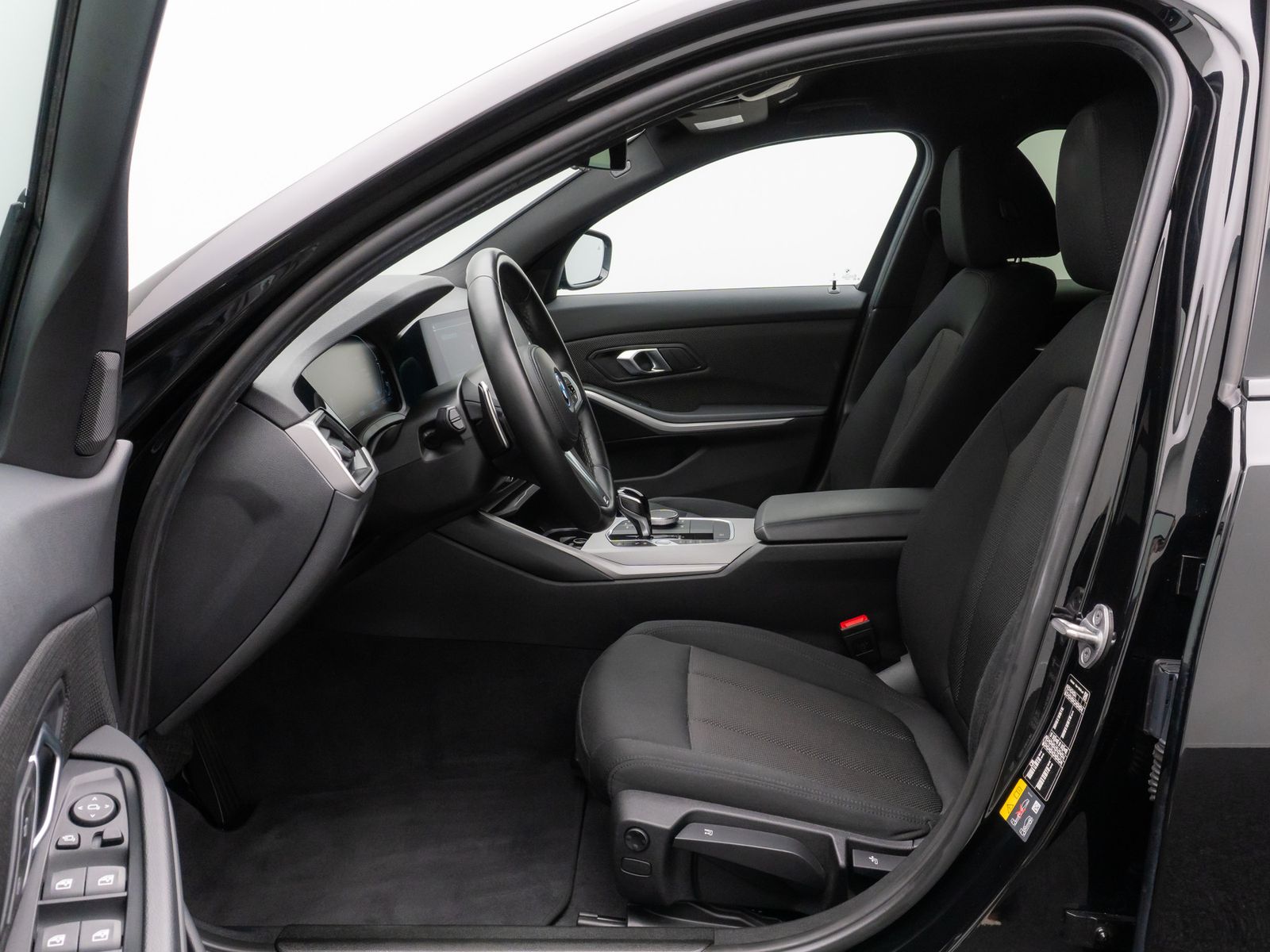 Fahrzeugabbildung BMW 320e Kamera HiFi DAB Alarm AHK Geschwindigkeitsr