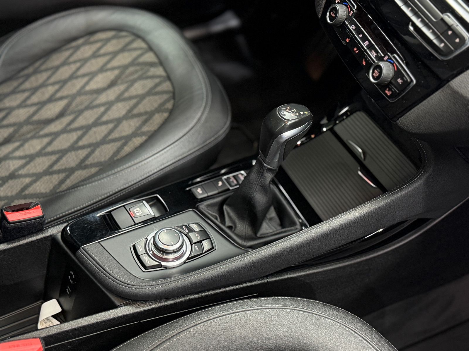 Fahrzeugabbildung BMW X1 xDrive 20 d xLine|AHK|PANO|PDC|NAVI|AUTOMATIK