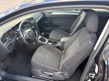 Volkswagen Golf - 8