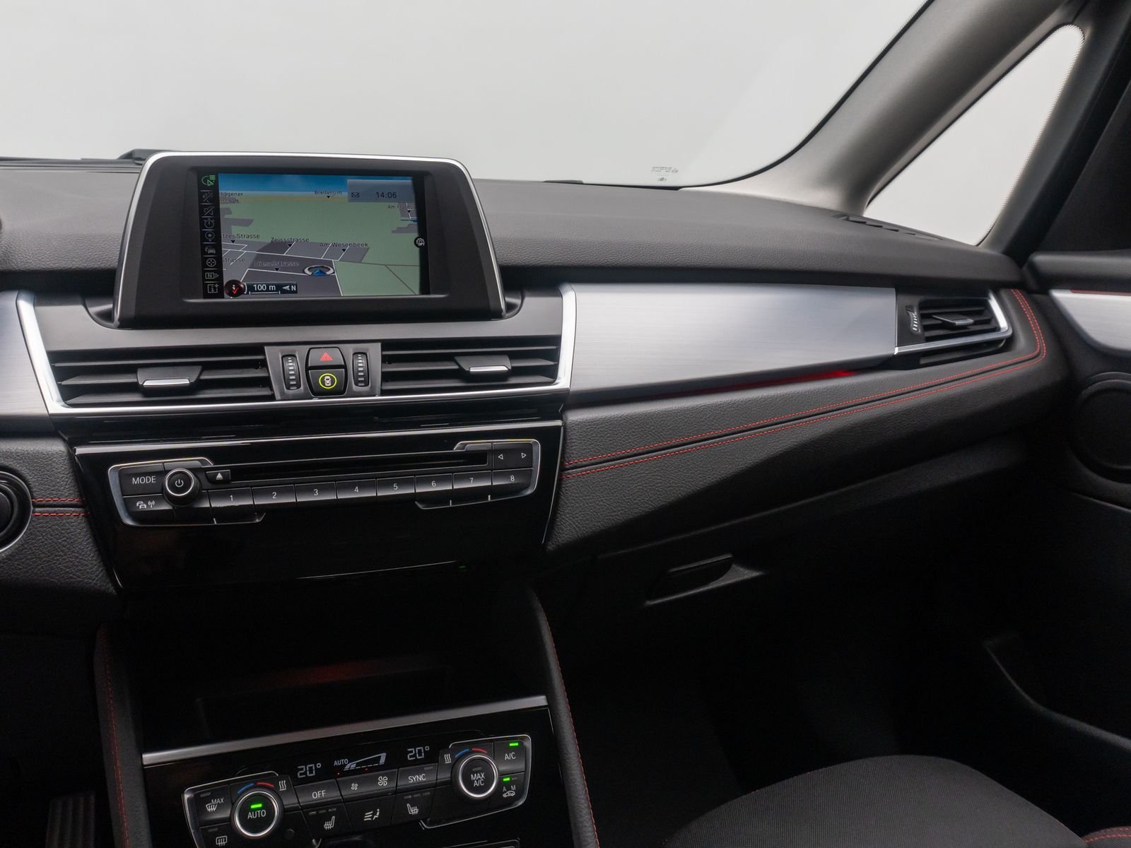 Fahrzeugabbildung BMW 218i Active Tourer Sport Line ParkAssis Navi LED