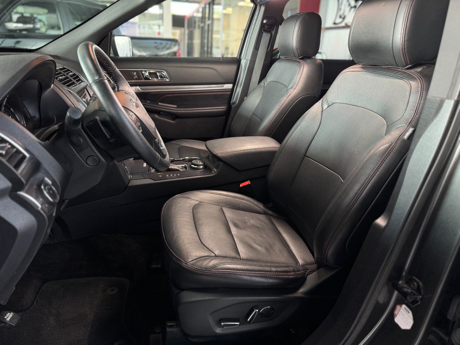 Fahrzeugabbildung Ford Explorer Sport 3,5 V6 4WD Automatik 7-Si.  PANO