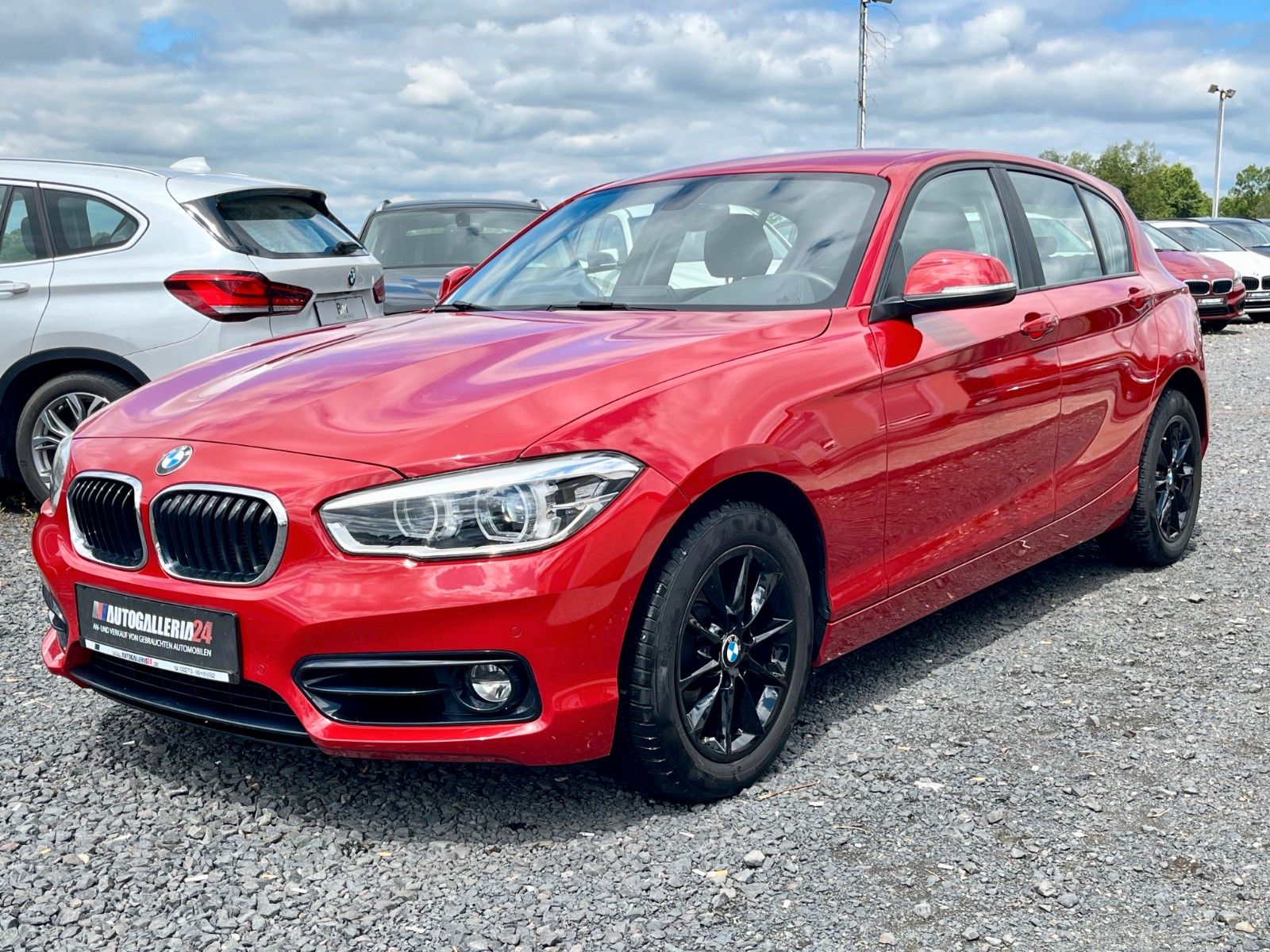 Fahrzeugabbildung BMW 120d xDrive SPORT LINE Sport-Aut Navi LED Kamera