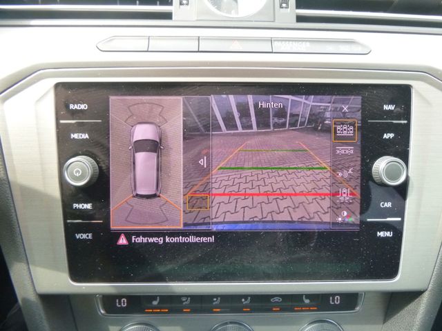 Fahrzeugabbildung Volkswagen Passat 2,0 TDI Variant >AUT/NAV/KAM/PDC/SHZ<