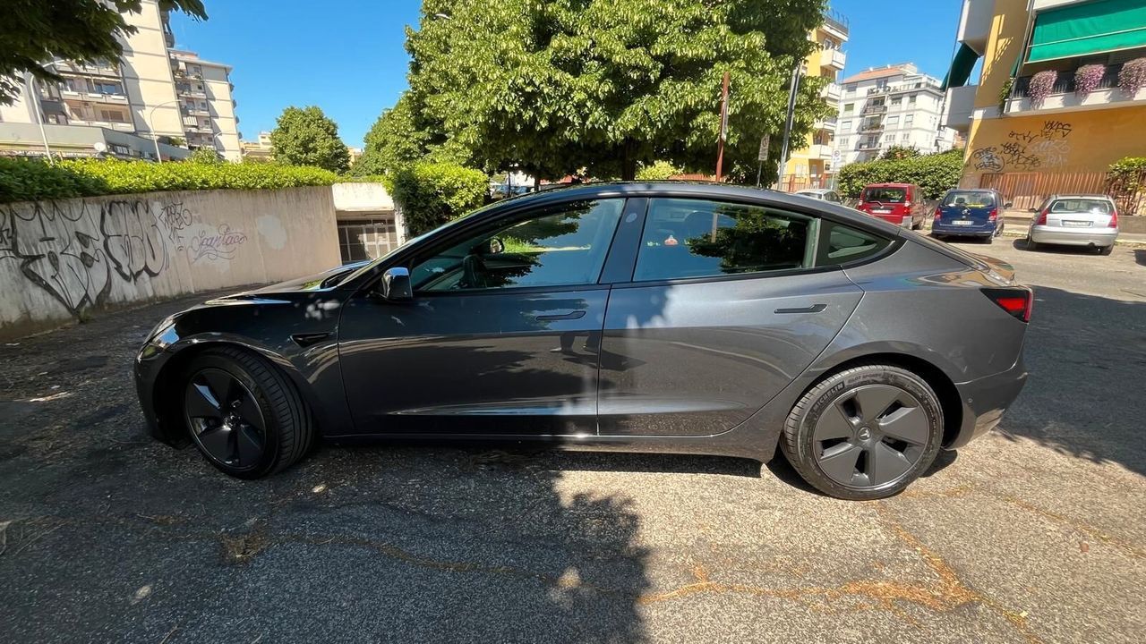 TESLA Model 3