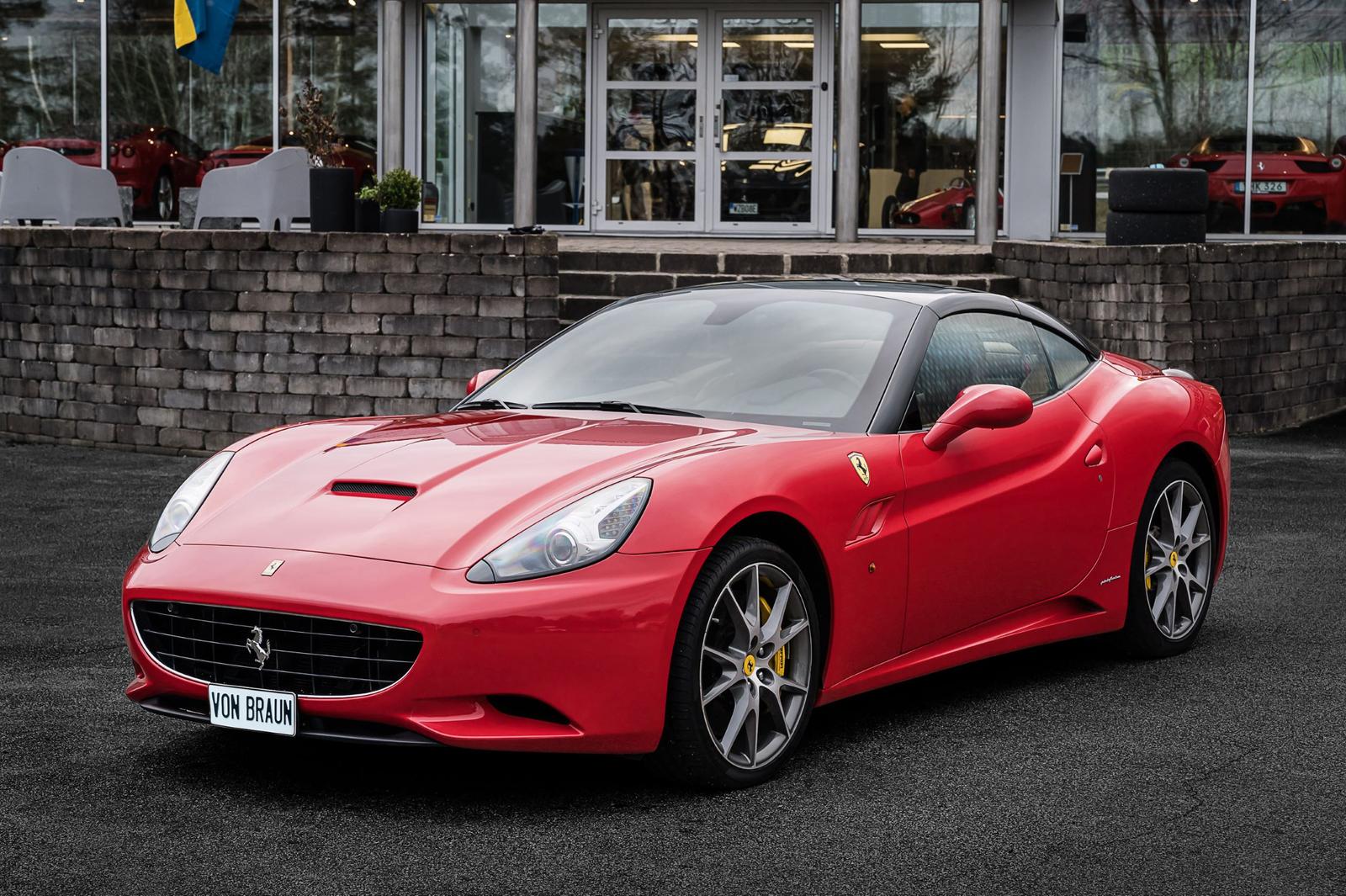 Ferrari California  2+2, Folding metal roof