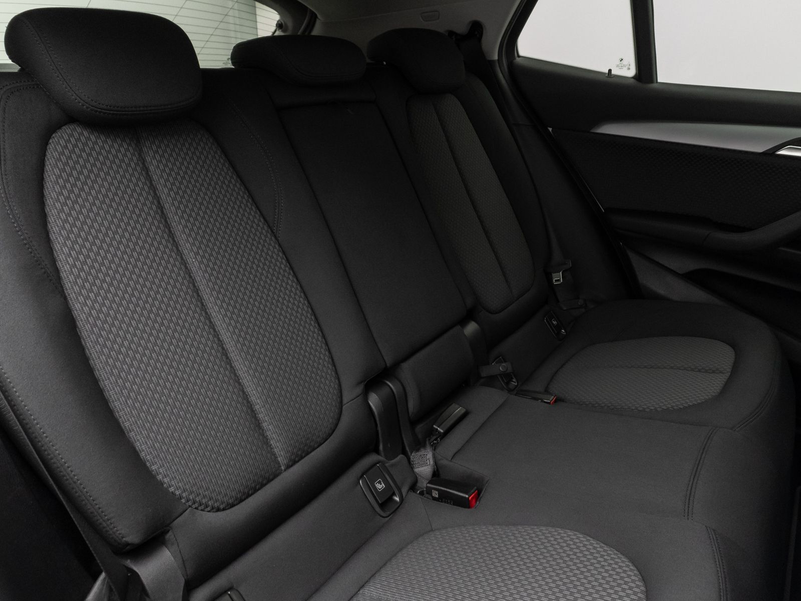 Fahrzeugabbildung BMW X2 xD25e Kamera HUD DAB HiFi Navi+Komfort Alarm
