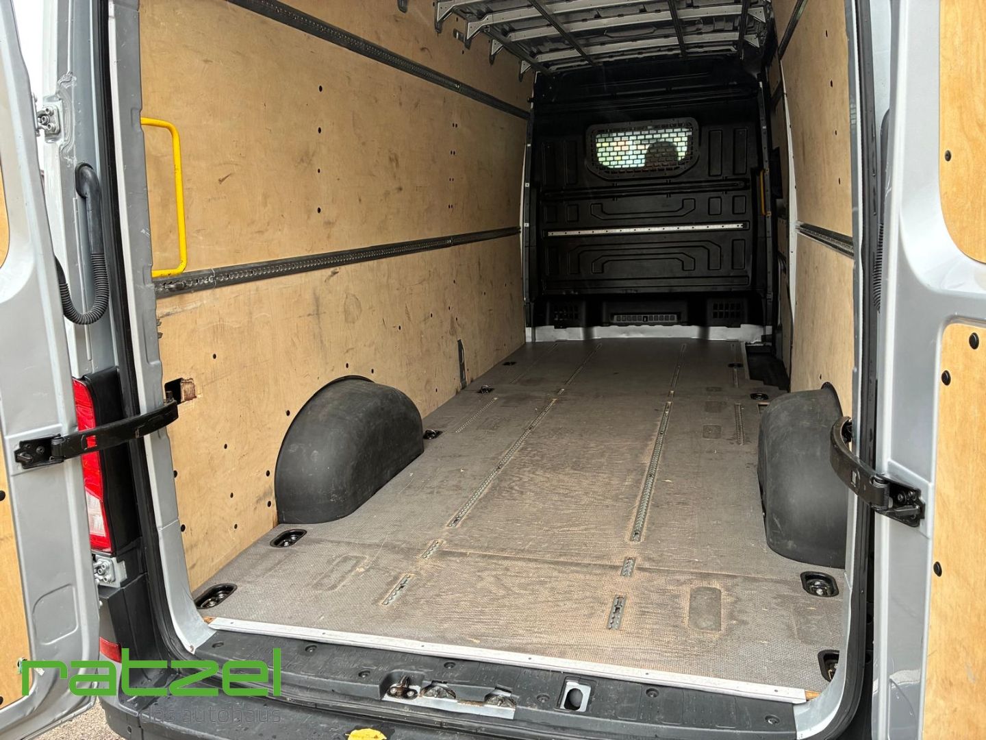 Fahrzeugabbildung Volkswagen Crafter lang Hochdach FWD Kasten 35 Apple CarPla