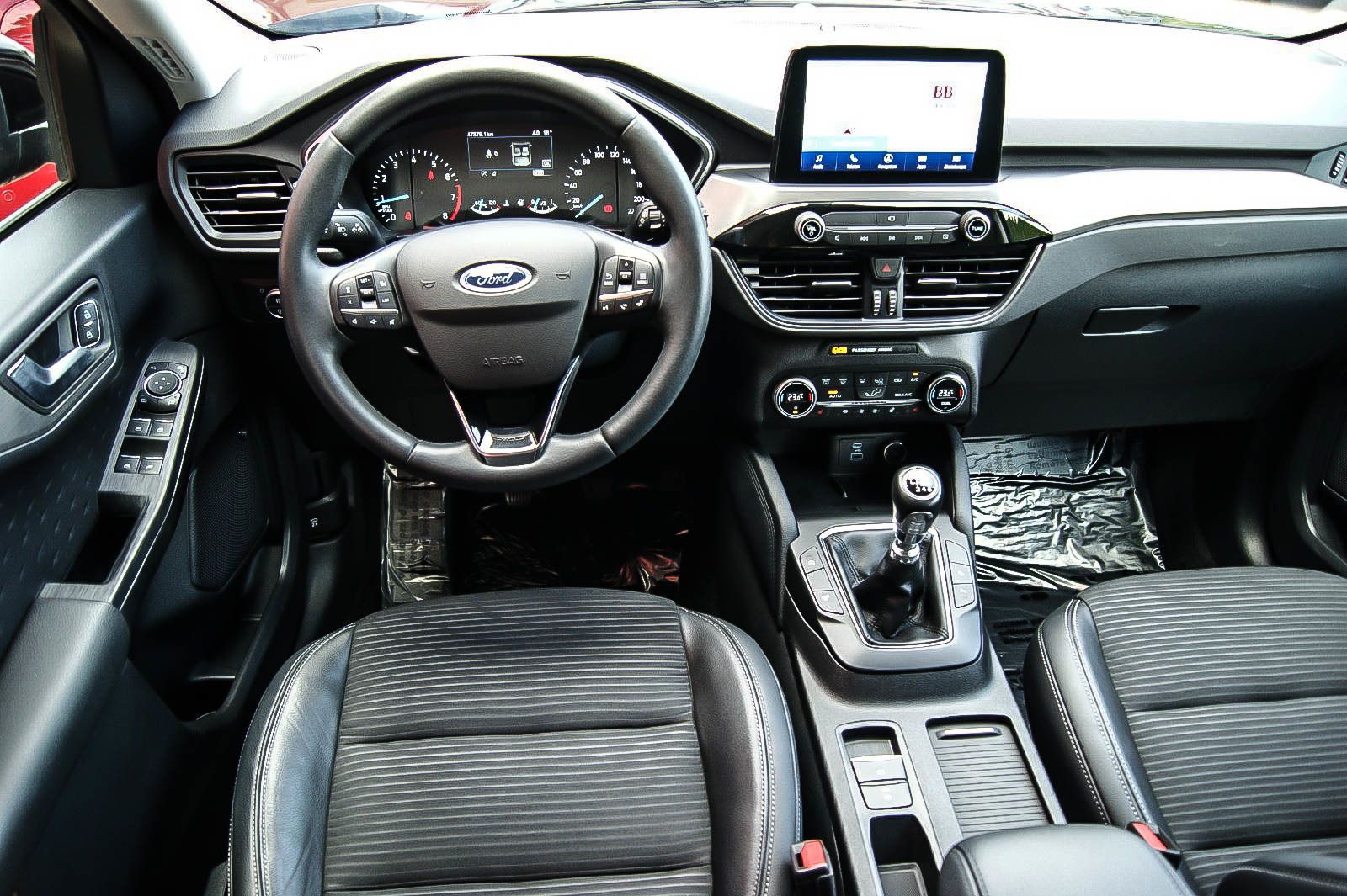 Fahrzeugabbildung Ford Kuga 1.5i Titanium X PARKASSYST KAMERA ACC LED