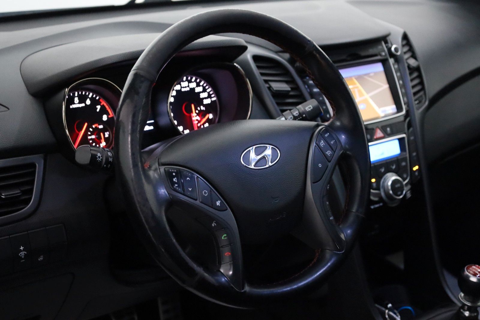 Fahrzeugabbildung Hyundai i30 Turbo T.Leder,Navi,Xenon,Kamera,SH,PDC