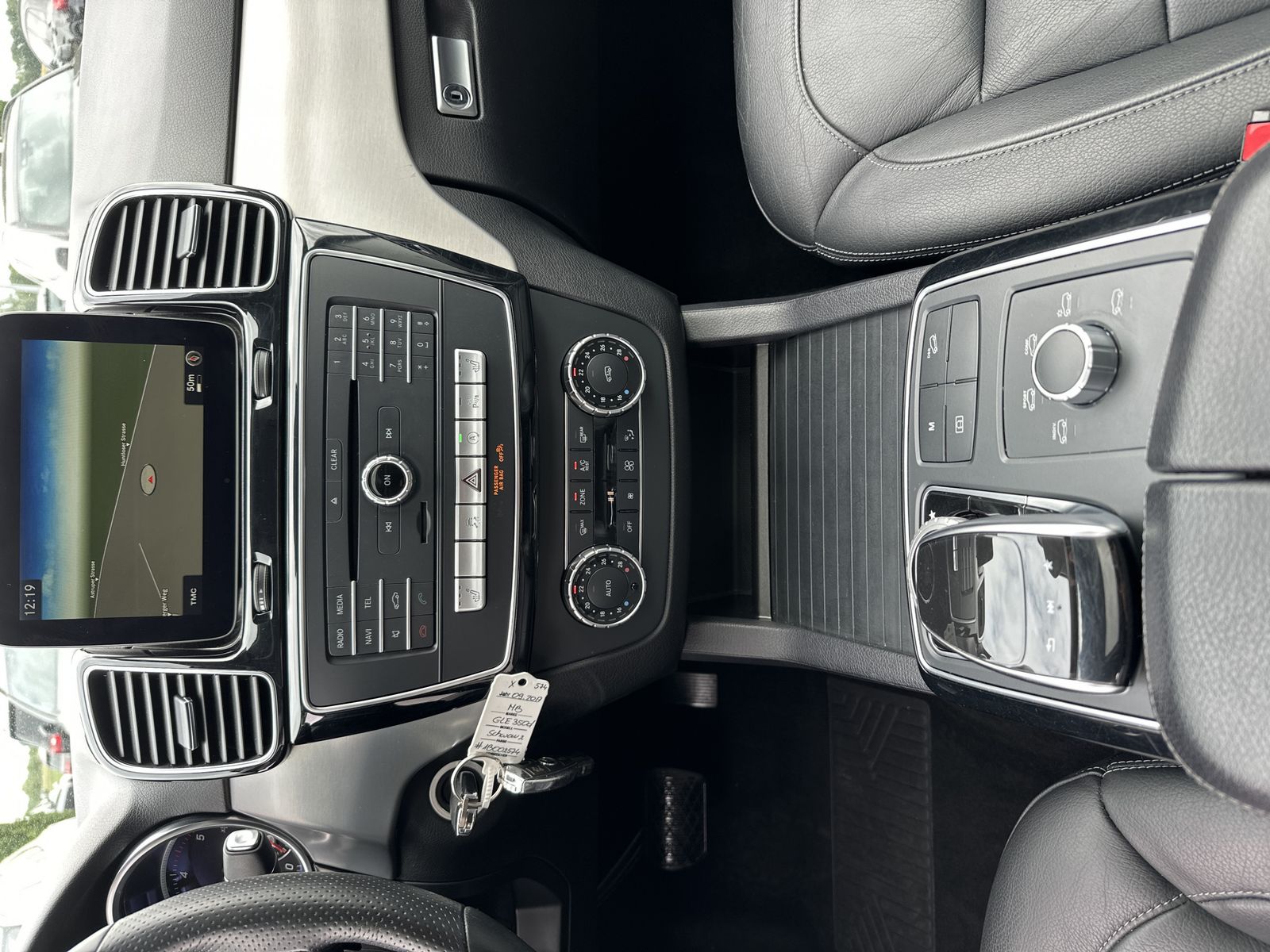 Fahrzeugabbildung Mercedes-Benz GLE 350d 4Matic 9G NAV+LED+SHZ+GLASDACH+EU6