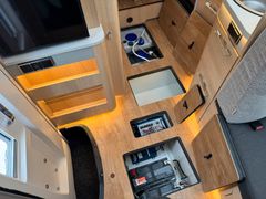 HYMER-ERIBA B MCT 550-LED-Distronic-Sat-1.Hd.Zul GG 3500 kg