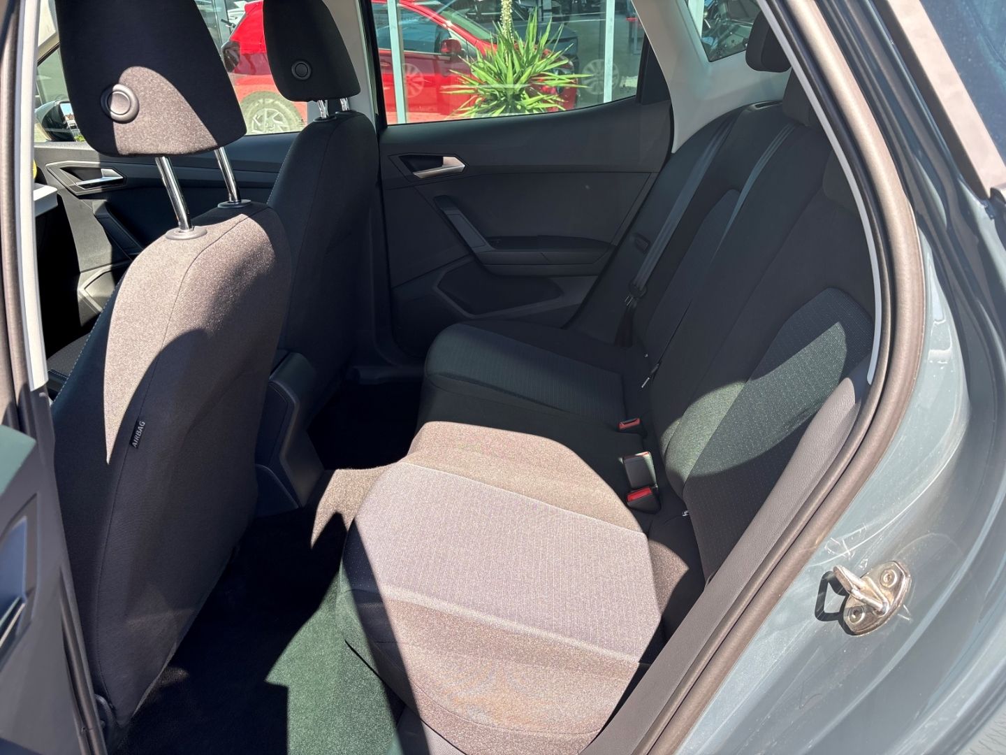 Fahrzeugabbildung SEAT Arona Style Navi Digitales Cockpit LED Apple Car