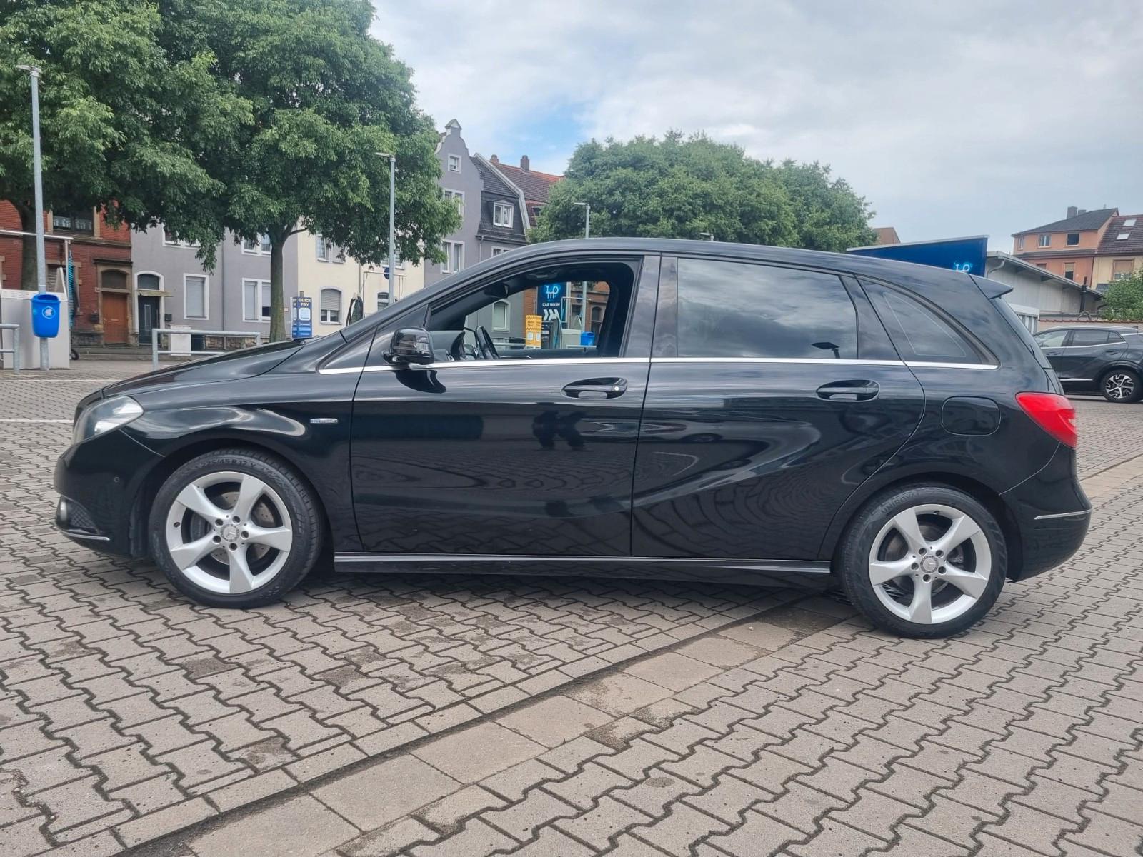 Mercedes-Benz B 180 Sport Paket/NAVI/SHZ/PDC