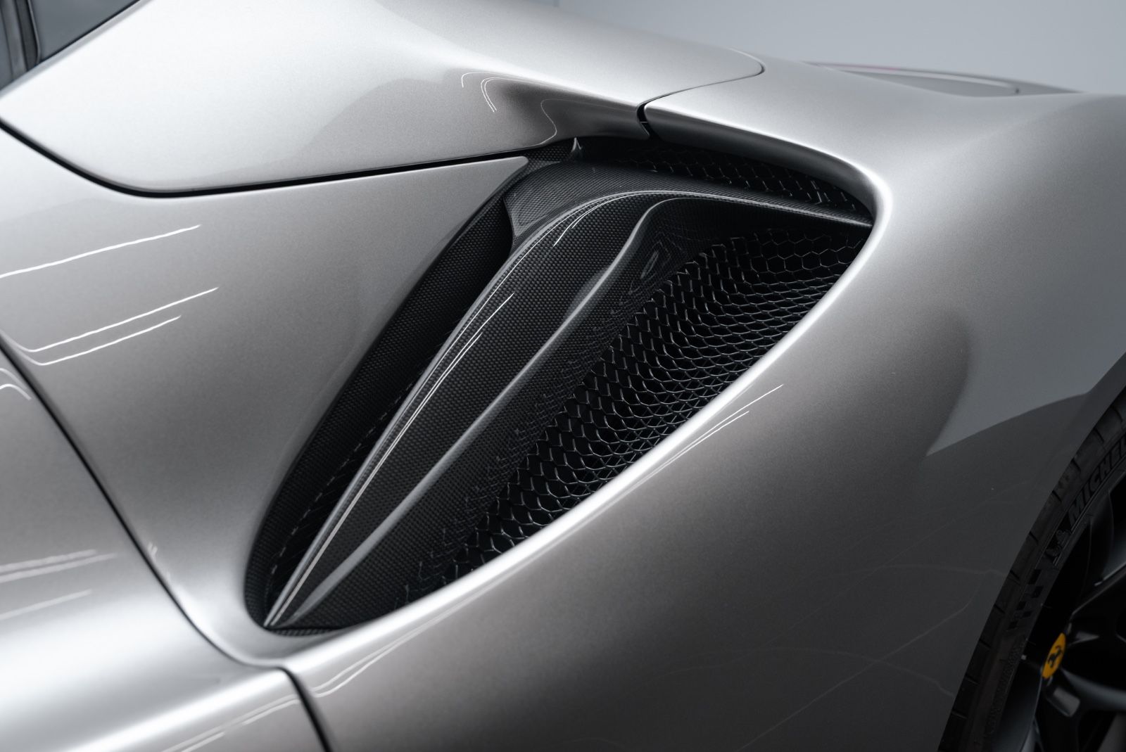 Fahrzeugabbildung Ferrari SF90 Spider FULL CARBON/LIFT/PAINTED SHIELDS