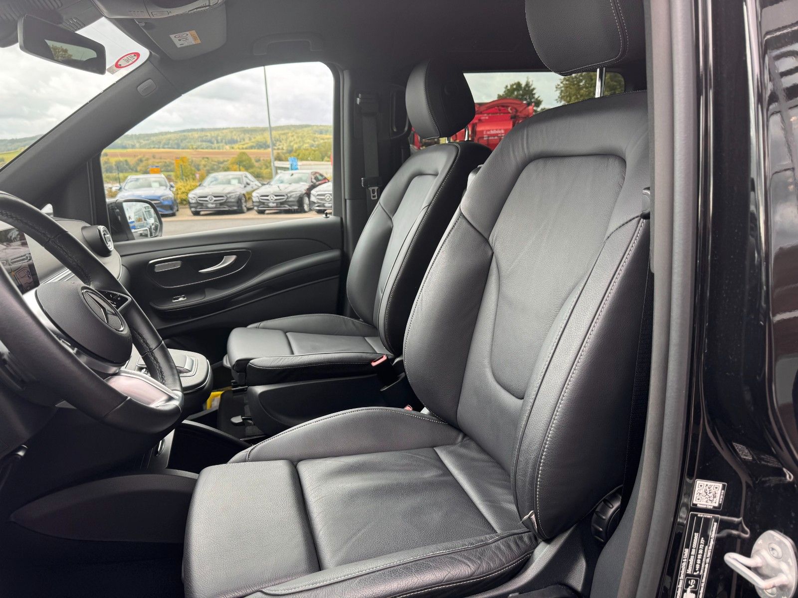 Fahrzeugabbildung Mercedes-Benz V 300 d AVANTGARDE Extralang 360Kamera Standheiz