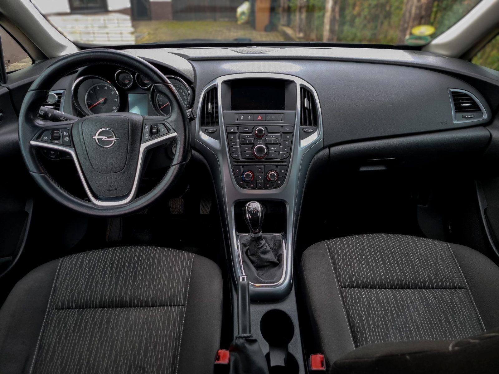 Opel Astra 2014 — engine 110 HP (81kW)