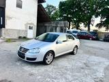 Volkswagen Jetta V Comfortline BJ-2008 KLIMA TUV NEU 6-2028 - Volkswagen Jetta: V6