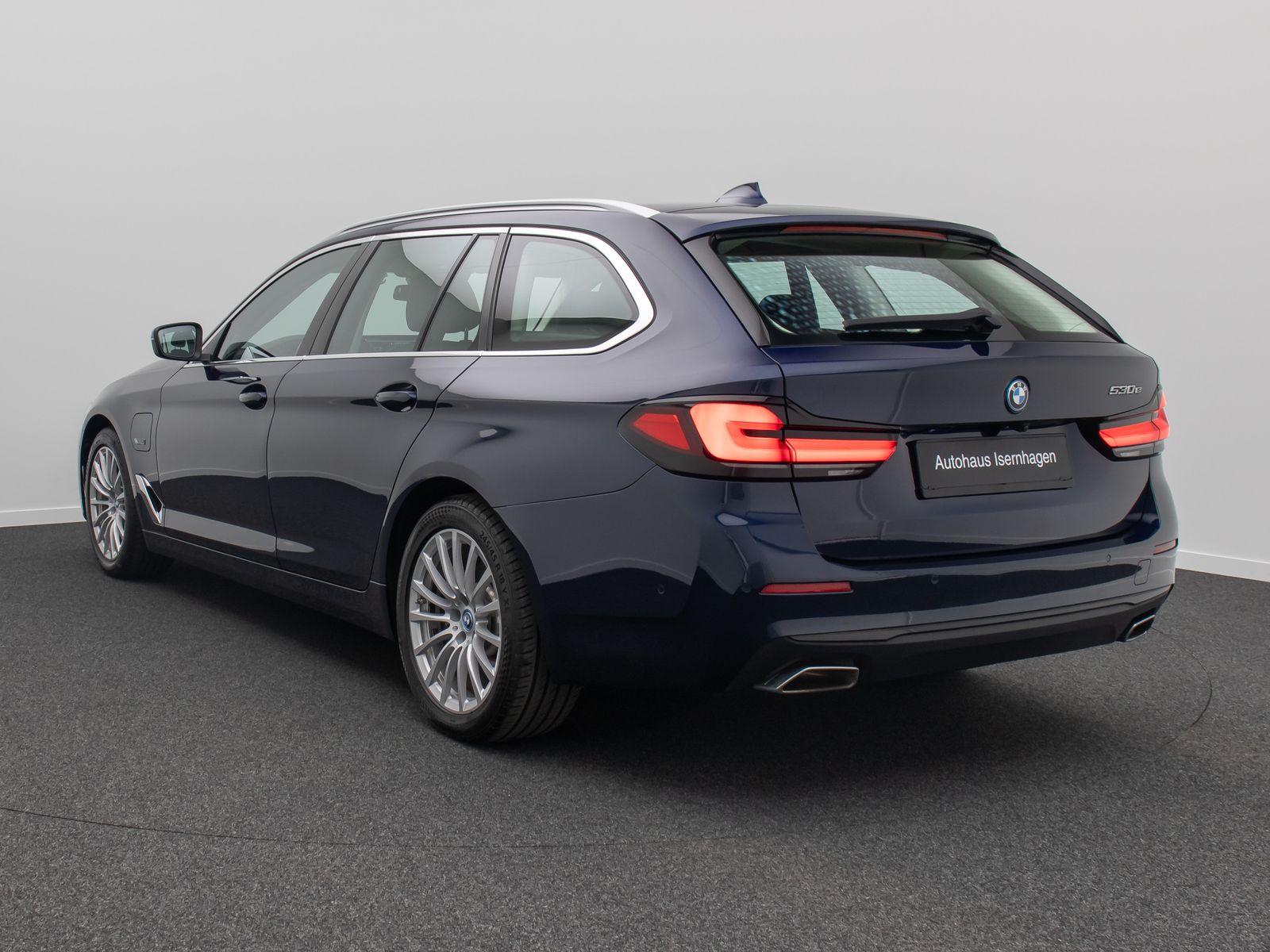 Fahrzeugabbildung BMW 530e Kamer Laser HUD DAB H/K Komfort Alarm Sport