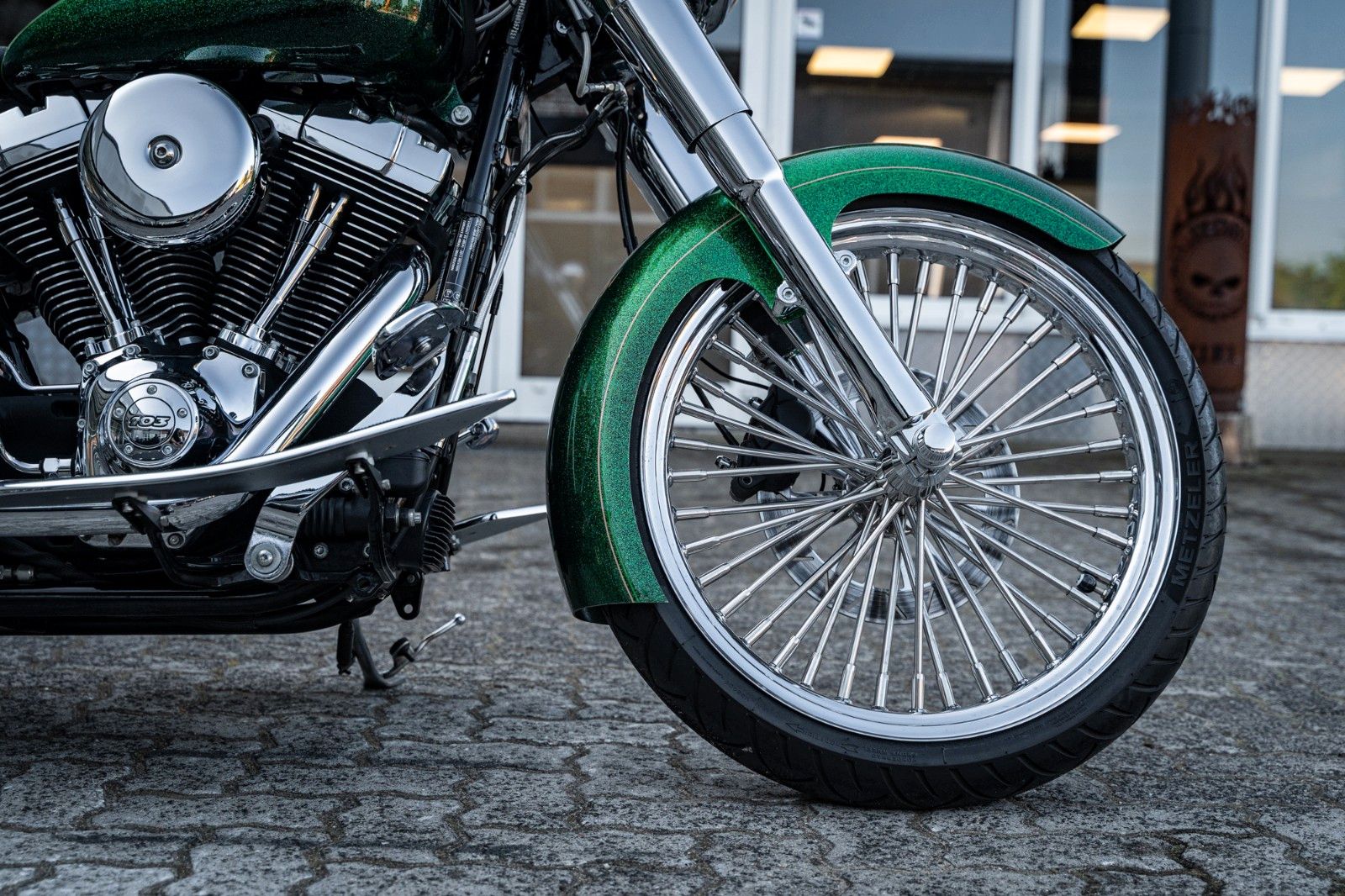 Fahrzeugabbildung Harley-Davidson FLSTN Softail Deluxe 103 - Chicano Candy Green