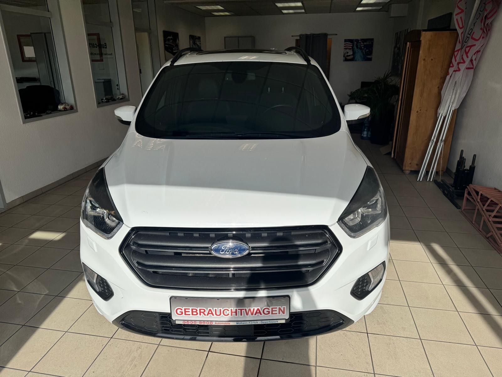 Fahrzeugabbildung Ford Kuga ST-Line / AHK/NAVI/KLIMA/8.FACH BEREIFT
