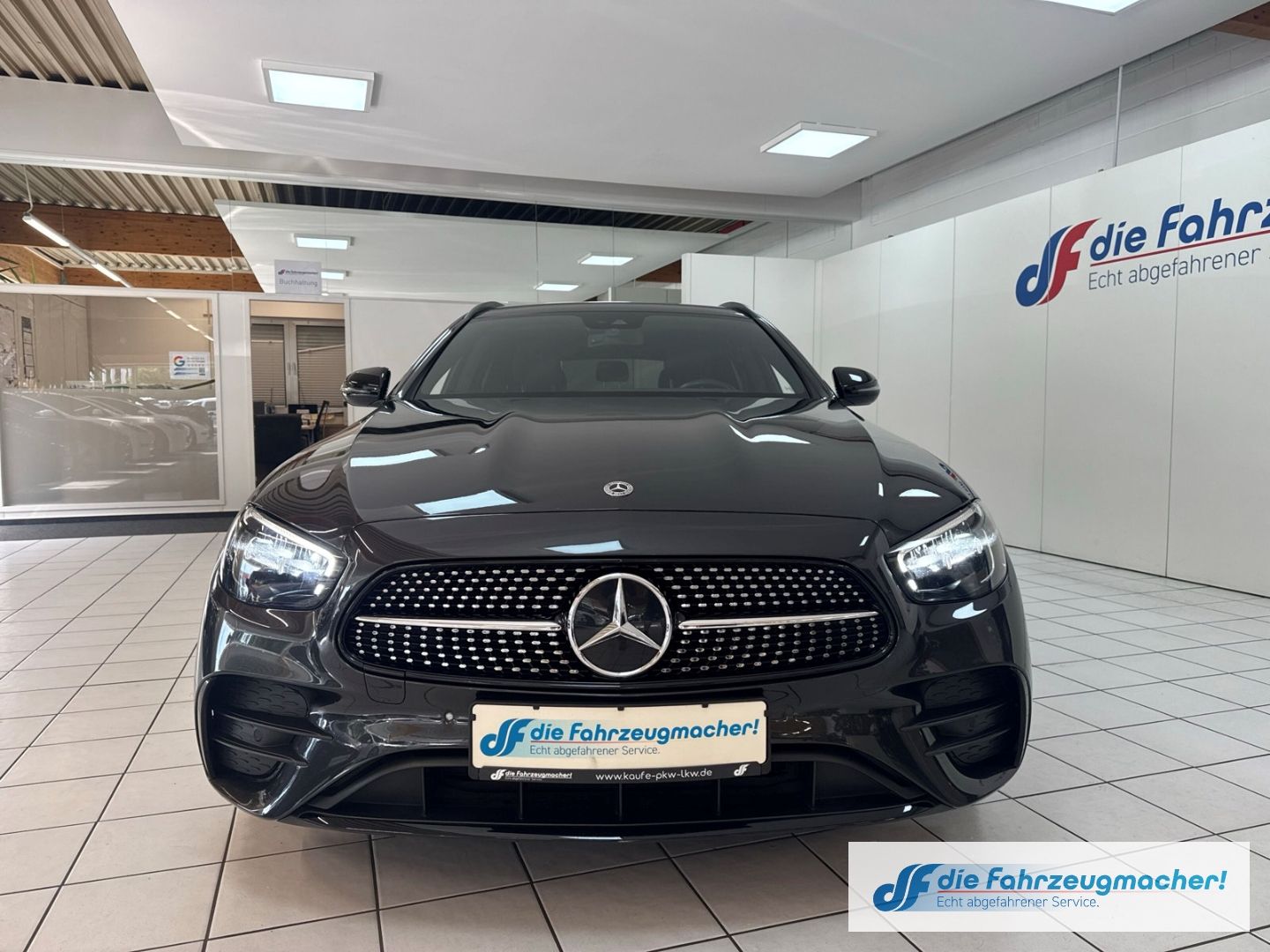 Fahrzeugabbildung Mercedes-Benz E 300 -Klasse EU6d  Sportpaket Niveau Digitales