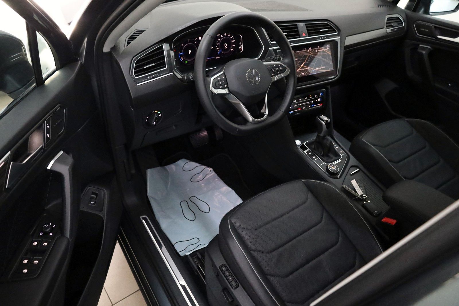 Fahrzeugabbildung Volkswagen Tiguan Allspace Elegance 4M 7 Si.,Leder,Navi,AHK