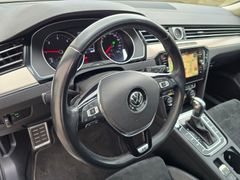VW Passat Variant R-Line 2.0TDI 150PS DSG Pano DAB VW Passat Variant R-Line 2.0TDI 150PS DSG Pano DAB