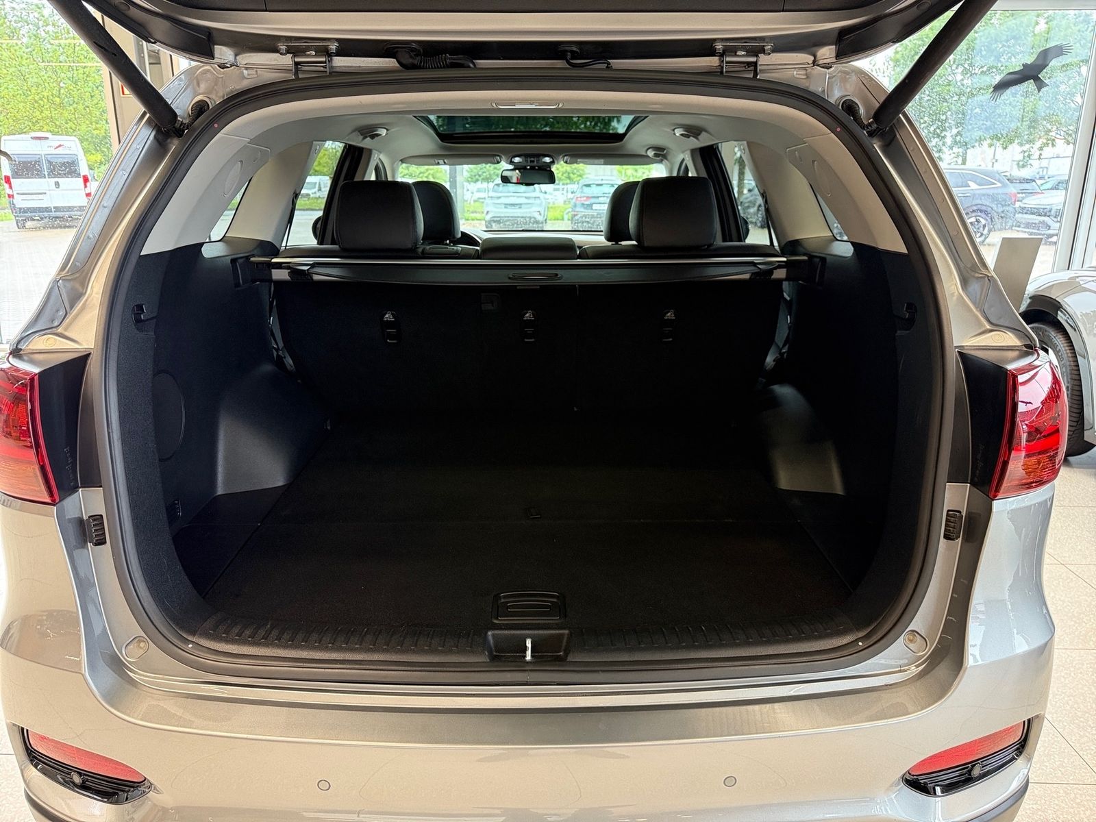 Fahrzeugabbildung Kia SORENTO 2.2D AWD AT8 PLATINUM